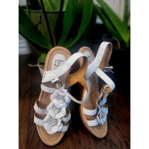 BOC flower accent sandal. Size 8.